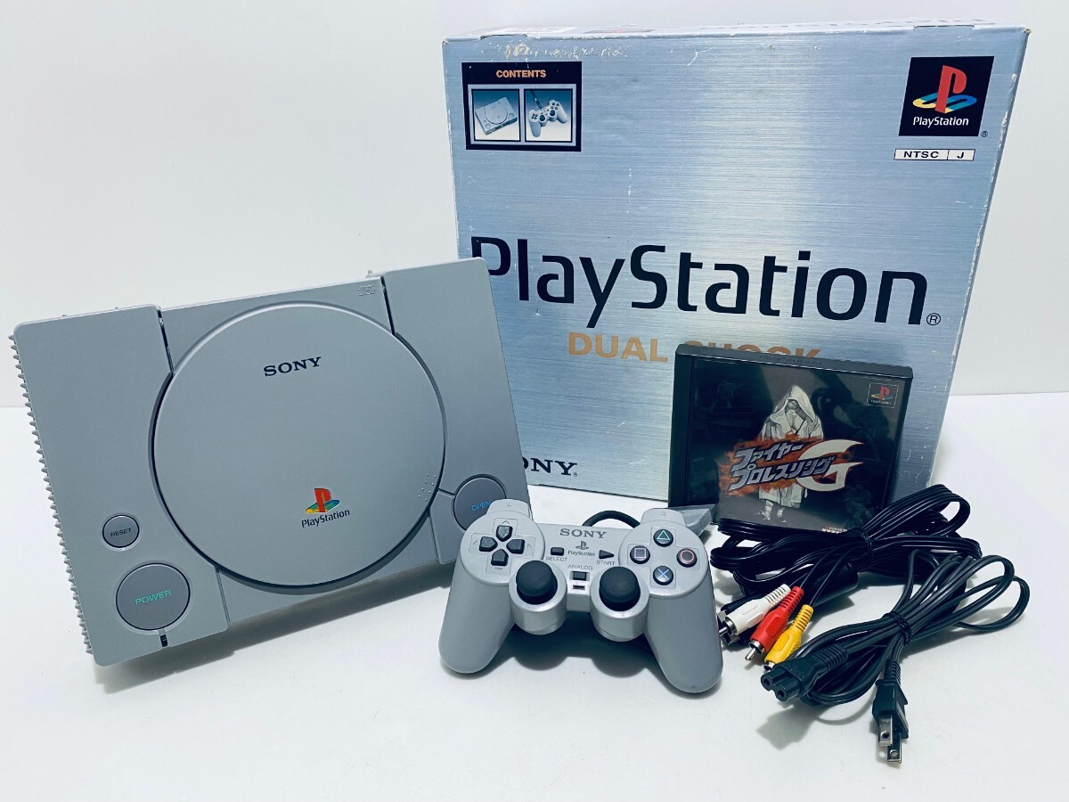 動作品レトロゲームPS1 PlayStationプレイステーション1 SCPH-7500 箱付 純正 コントローラ,AVケーブル,ゲームソフト 希少品まとめ(J-29)