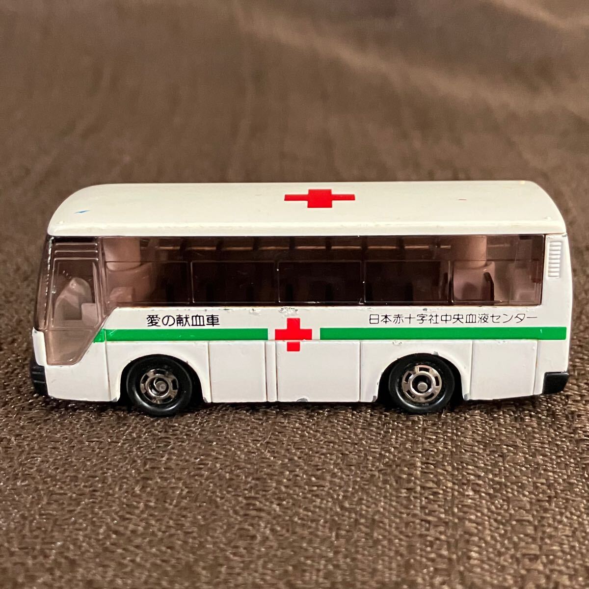 非売品】トミカ 1988年製 献血バス 日本赤十字社中央血液 非売品】トミカ 1988年製 献血バス 日本赤十字社中央血液