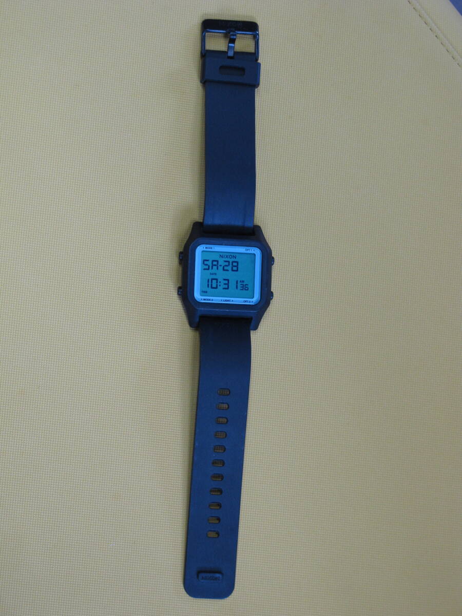 ★中古・本体のみ★NIXON　Staple　デジタル腕時計　電池式