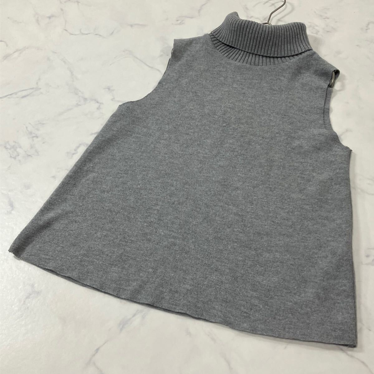 美品 ZARA ザラ ワントーン カットオフ タートルネック リブ ノースリーブ ニット グレー M_画像3