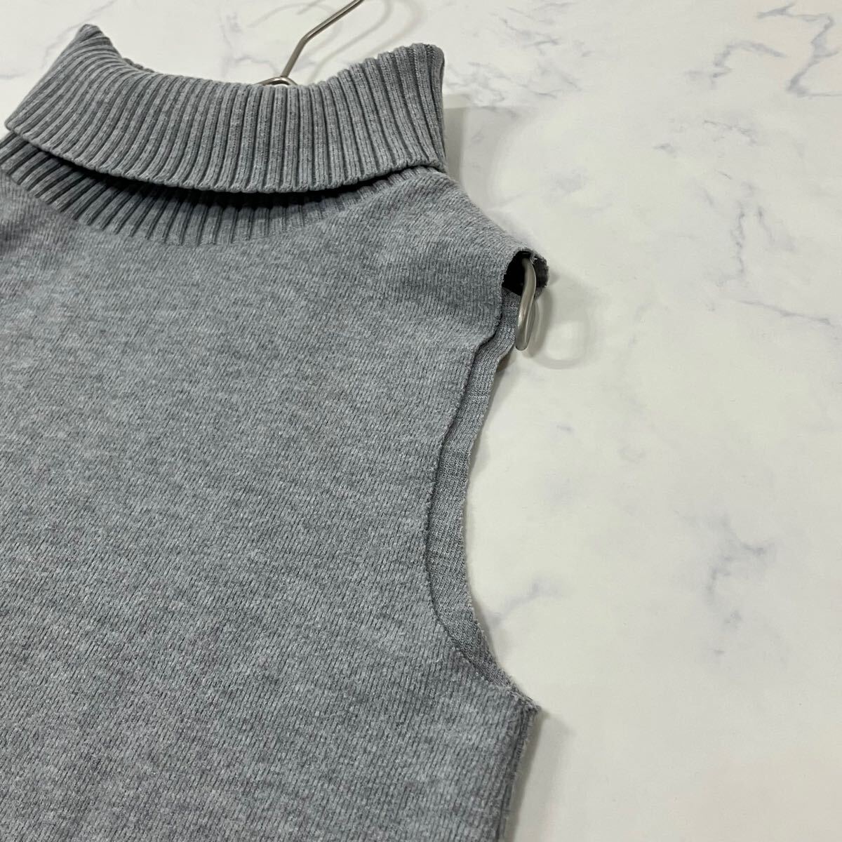 美品 ZARA ザラ ワントーン カットオフ タートルネック リブ ノースリーブ ニット グレー M_画像5