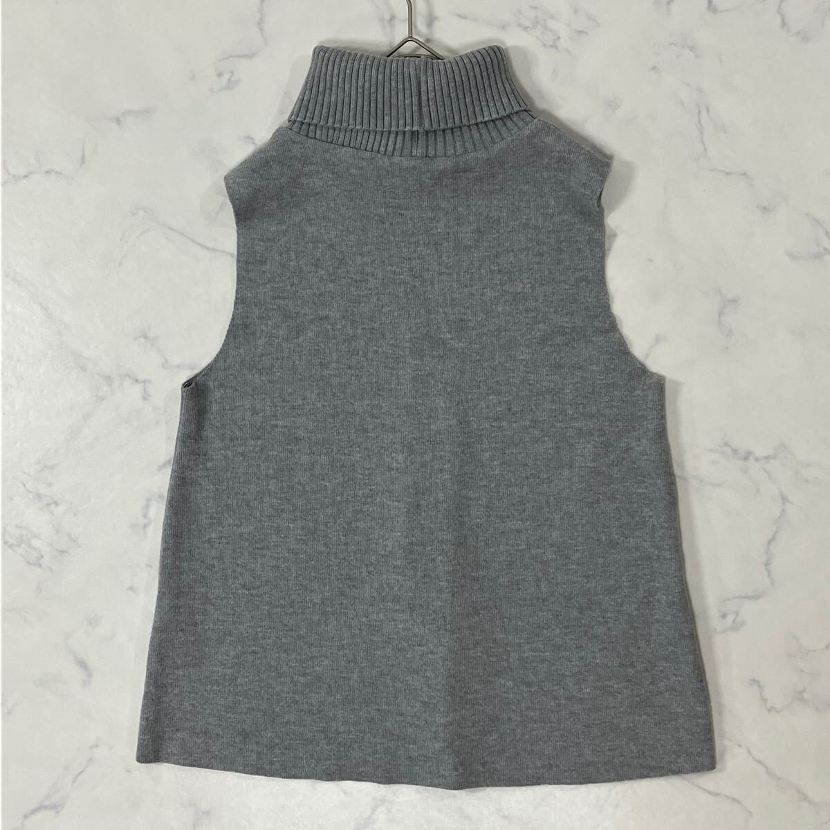 美品 ZARA ザラ ワントーン カットオフ タートルネック リブ ノースリーブ ニット グレー M_画像6