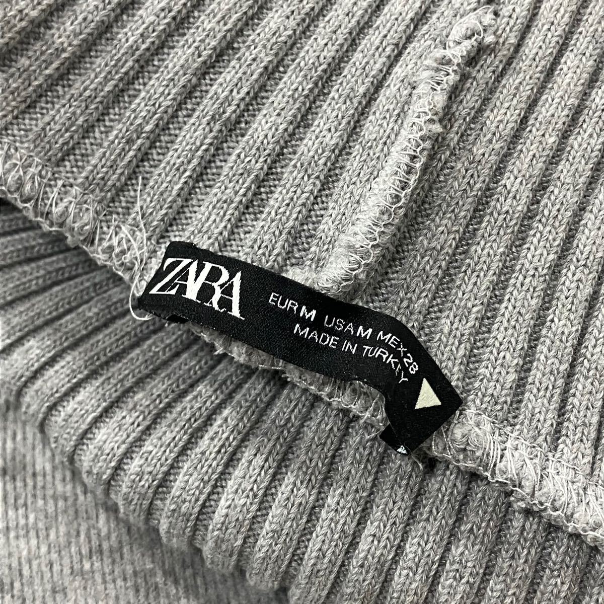 美品 ZARA ザラ ワントーン カットオフ タートルネック リブ ノースリーブ ニット グレー M_画像7