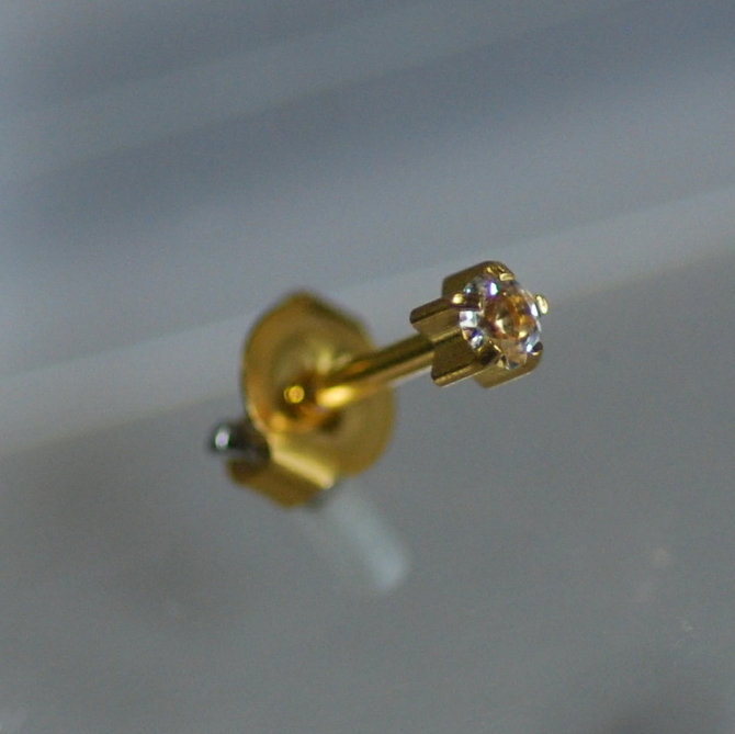 ファーストピアス【ダイヤモンド】24金コート（16G）1ペア 両耳用 滅菌パック アレルギーフリー セカンドピアスにも最適 【送料無料】