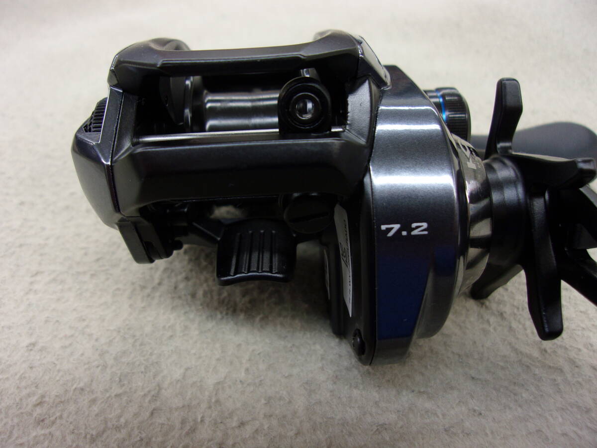 シマノ 23 SLX DC 71HG 未使用 本体のみです 左巻き ギア比7.2 シマノ 23 SLX DC 71HG 未使用 本体のみです 左巻き ギア比7.2