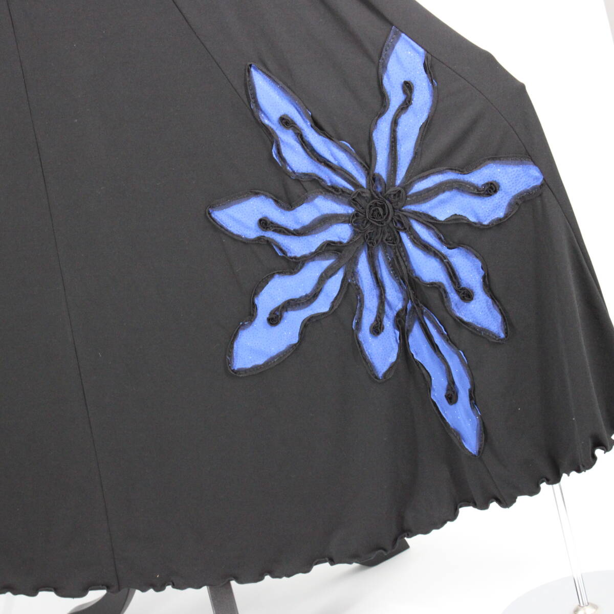 『送料無料』【美品 社交ダンス衣装】ワンピース ドレス un×Ⅱ 青 黒 ブルー ブラック 花柄 ラインストーン かわいい 可愛い 上品_画像4