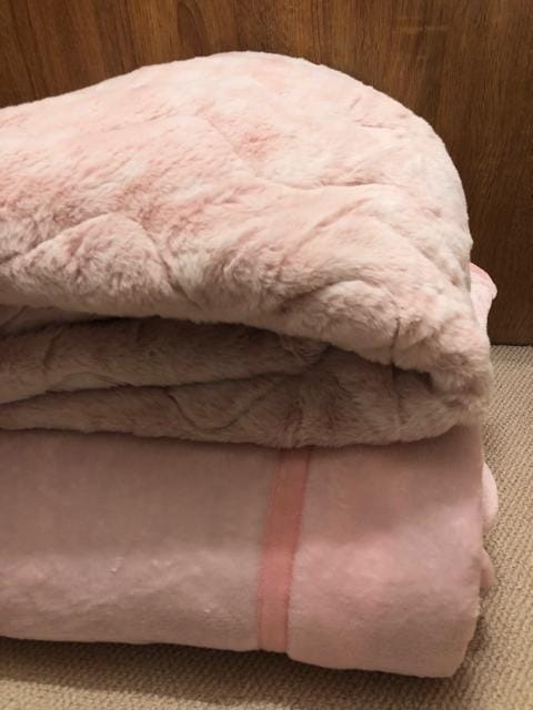 新品☆シングル?ピンク系?觸り心地◎なめらか敷きパッド＆あったか毛布〇A893