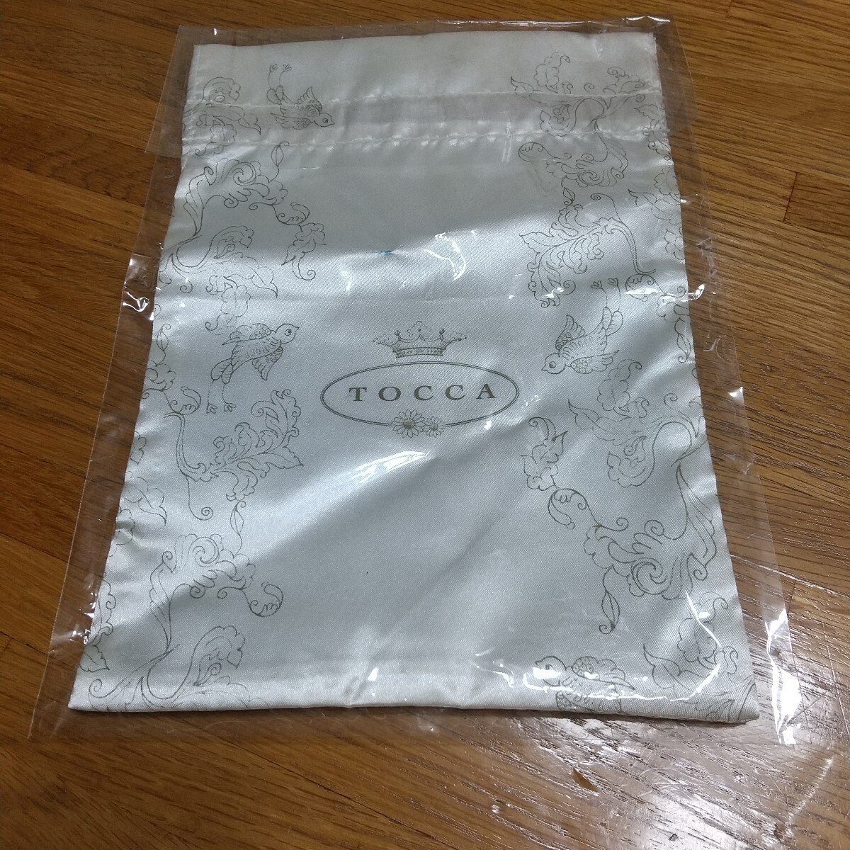 TOCCA トッカのサテン巾著ポーチ 