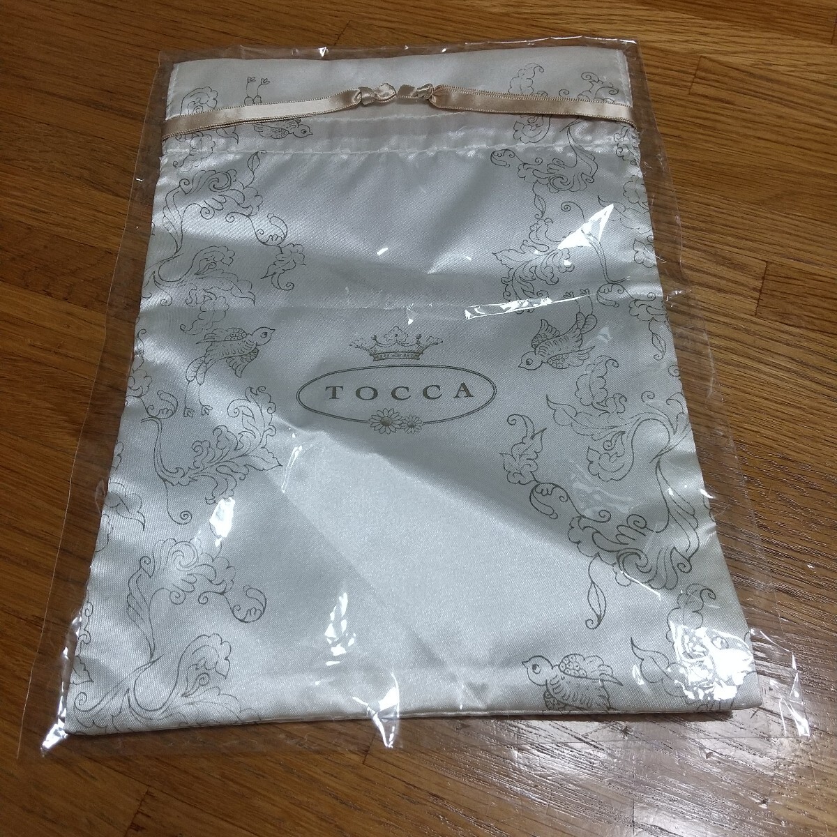 TOCCA トッカのサテン巾著ポーチ 