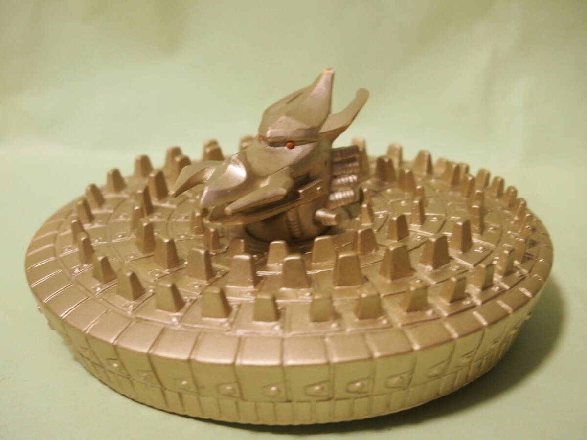 BANDAIウルトラ怪獣　ナース円盤形