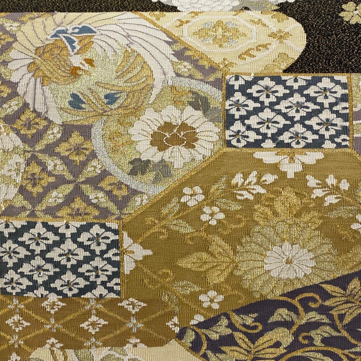 袋帯 逸品 鳳凰 草花 金銀糸 綴れ 黒 お太鼓柄 正絹 【中古】 袋帯 逸品 鳳凰 草花 金銀糸 綴れ 黒 お太鼓柄 正絹 【中古】