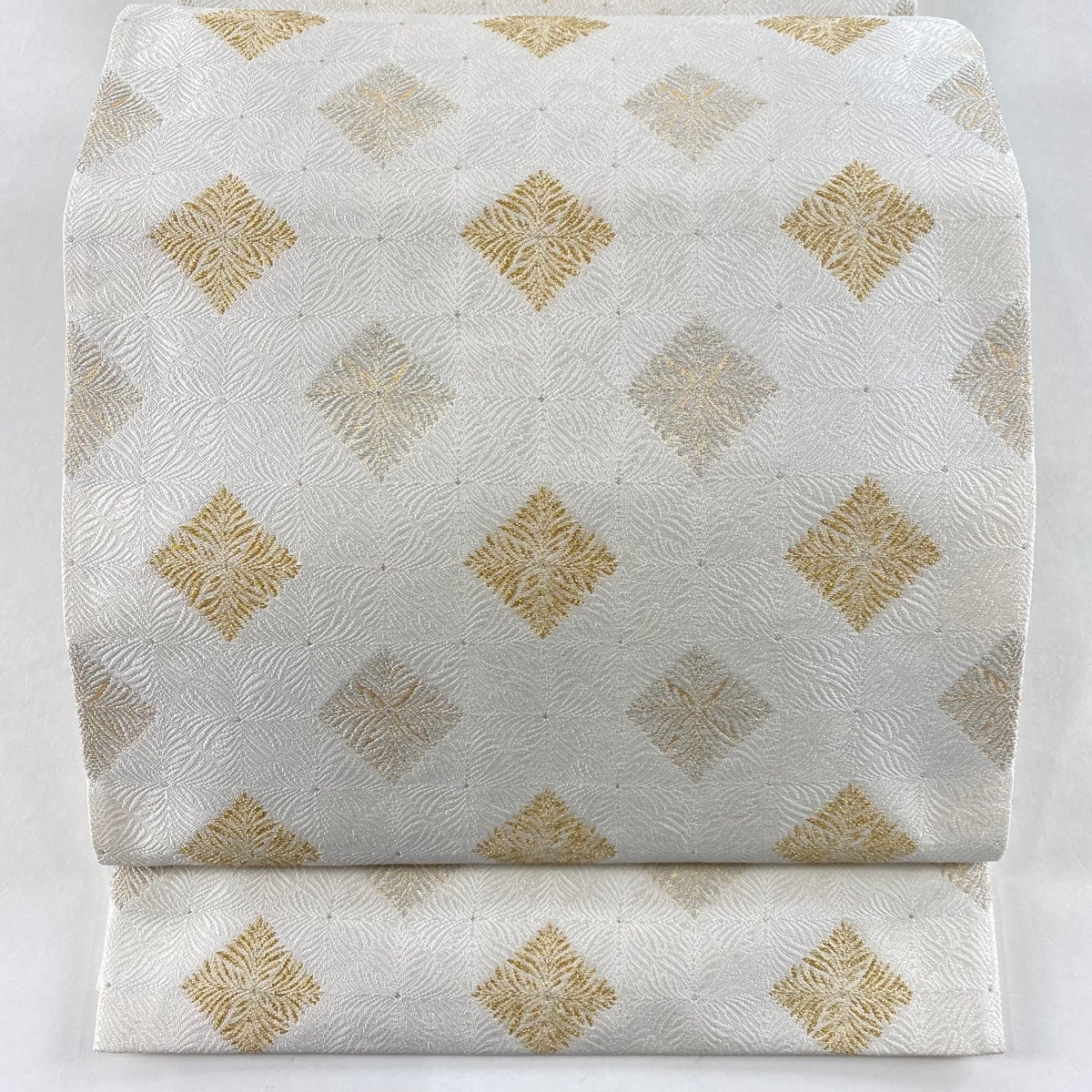 袋帯 美品 名品 菱 葉 金銀糸 白 六通 正絹 【中古】 袋帯 美品 名品 菱 葉 金銀糸 白 六通 正絹 【中古】