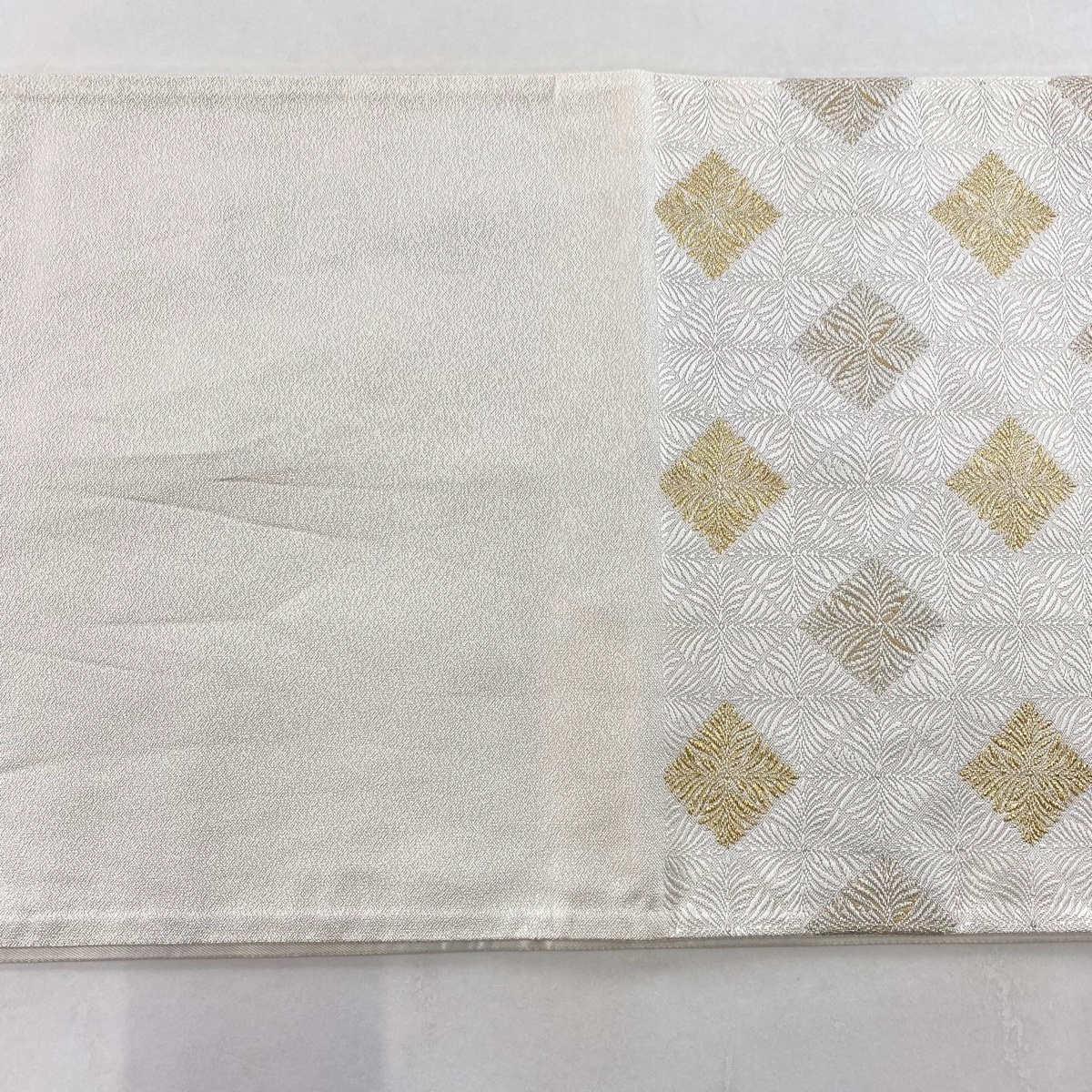 袋帯 美品 名品 菱 葉 金銀糸 白 六通 正絹 【中古】 袋帯 美品 名品 菱 葉 金銀糸 白 六通 正絹 【中古】