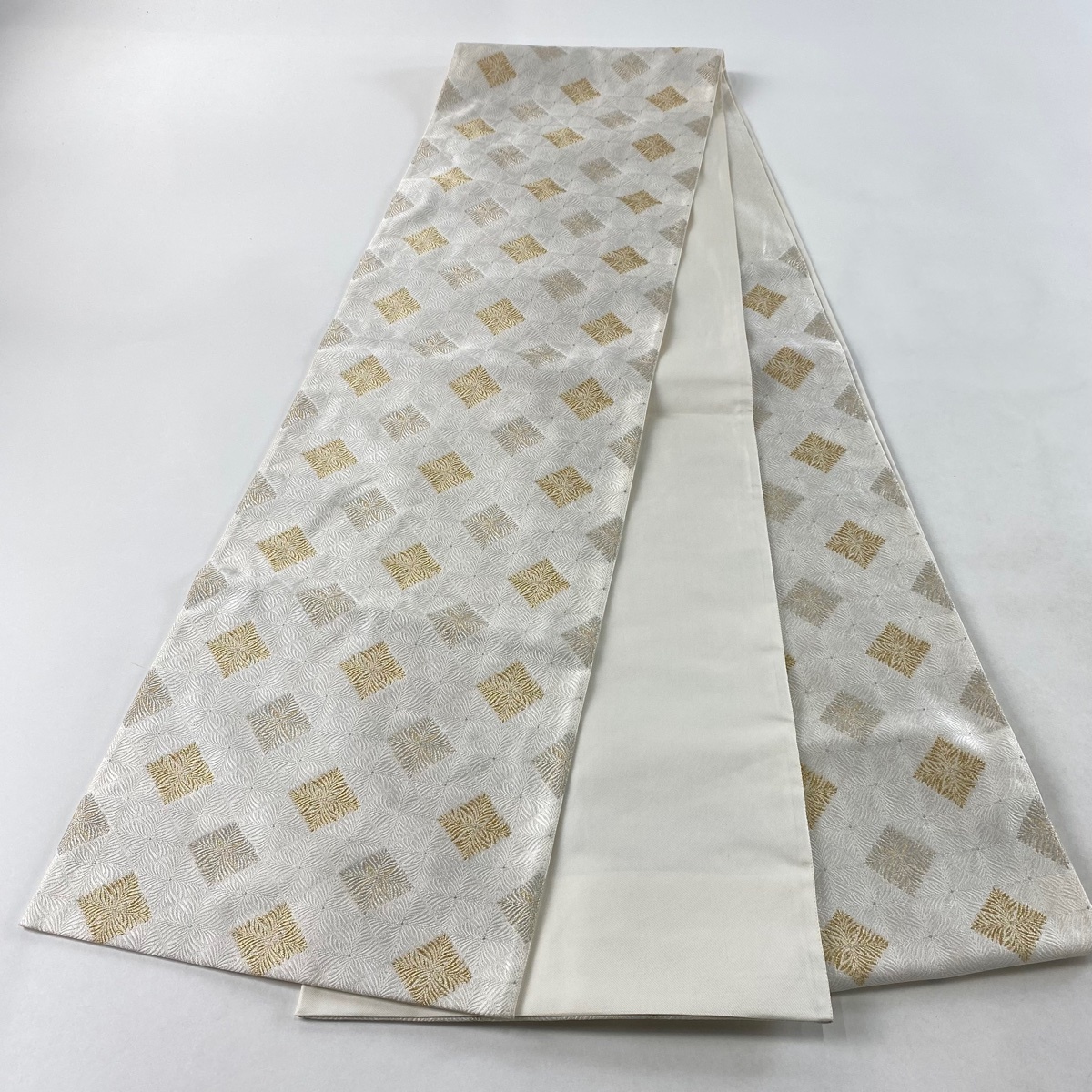 袋帯 美品 名品 菱 葉 金銀糸 白 六通 正絹 【中古】 袋帯 美品 名品 菱 葉 金銀糸 白 六通 正絹 【中古】