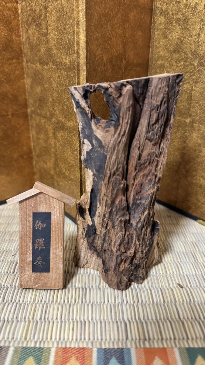 昭和初期の香木「伽羅」原木 185g 香道具 ベトナム産 伽羅 昭和初期の香木「伽羅」原木 185g 香道具 ベトナム産 伽羅