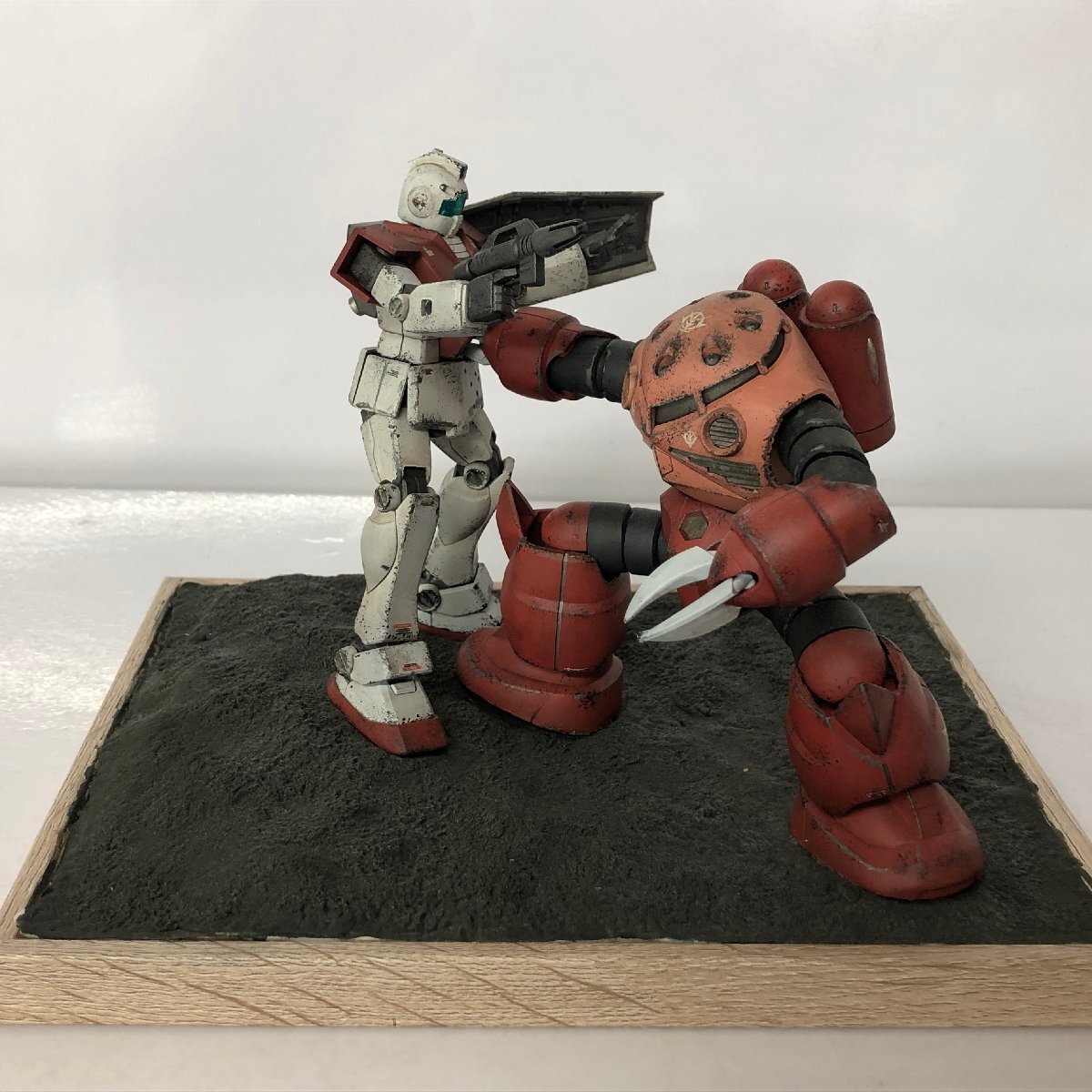 現状品) ガンプラ ジオラマ シャア専用ズゴック ジム(完成品
