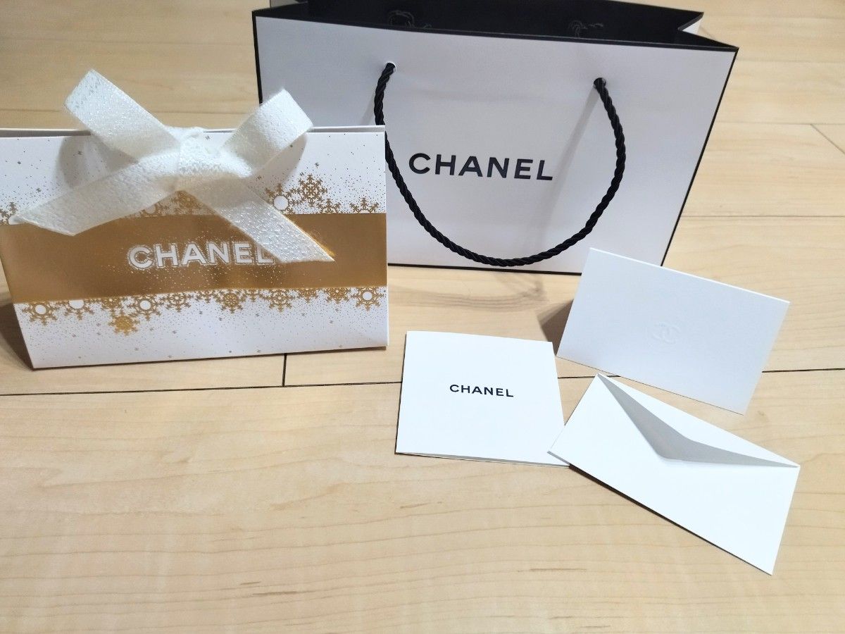 値下げ CHANEL 2024 ホリデー ギフトボックス ショッパー 紙袋 値下げ CHANEL 2024 ホリデー ギフトボックス ショッパー 紙袋