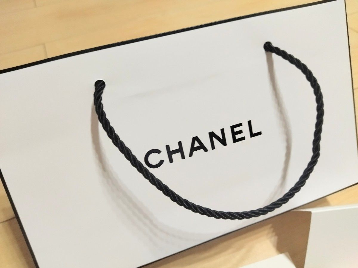 値下げ CHANEL 2024 ホリデー ギフトボックス ショッパー 紙袋 値下げ CHANEL 2024 ホリデー ギフトボックス ショッパー 紙袋