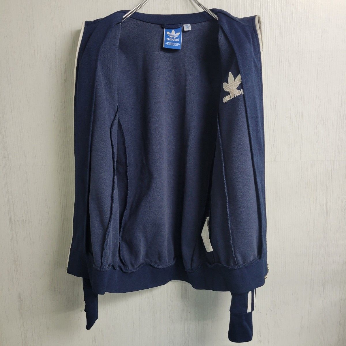 adidas アディダスオリジナルス トラックジャケット XS ネイビー adidas アディダスオリジナルス トラックジャケット XS ネイビー