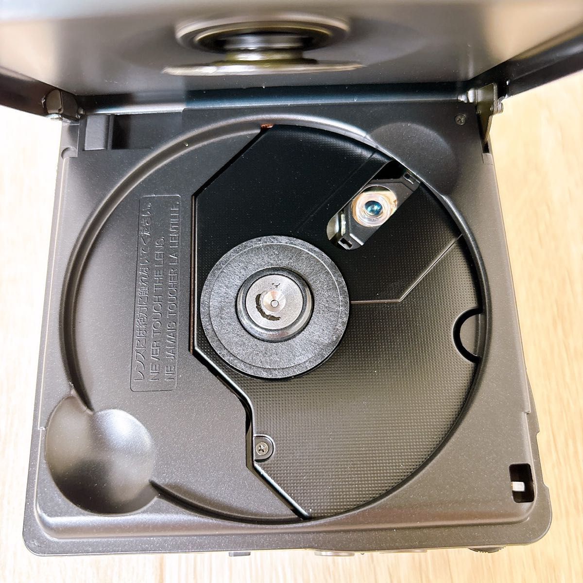 現状品 SONY D-82 Walkman 8cm CD専用コンパクトプレーヤー 現状品 SONY D-82 Walkman 8cm CD専用コンパクトプレーヤー