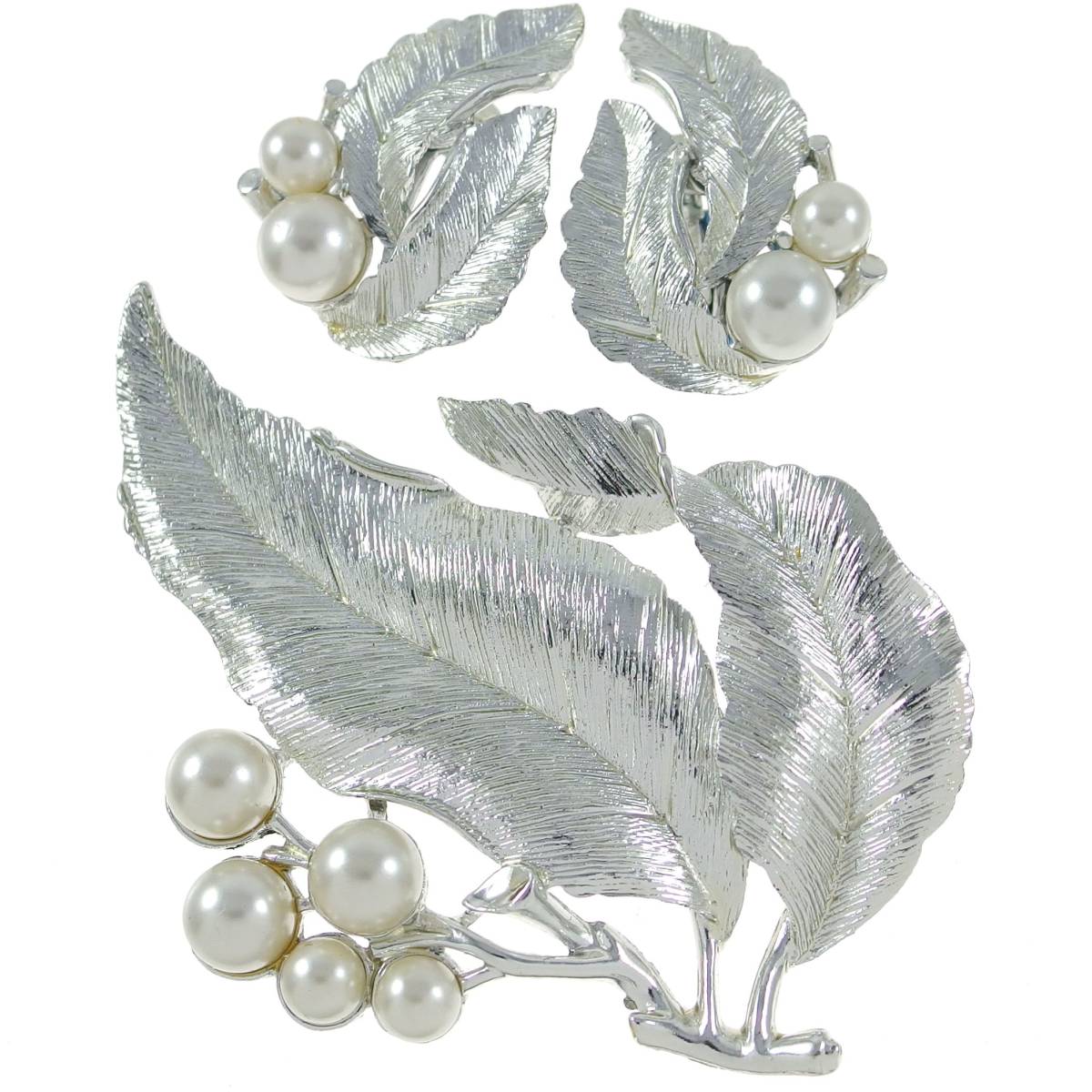 A4786*[SARAH COVENTRY] * beautiful goods * Vintage brooch * fake pearl . ornament ...2 sheets. leaf ..* leaf motif *