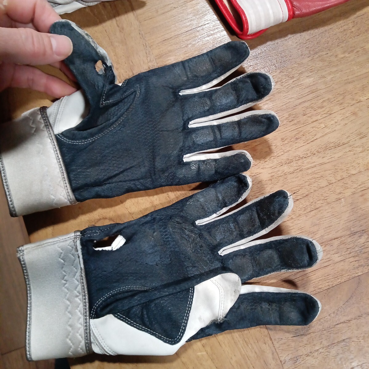 DNAベイスターズ佐野選手 筒香選手 実使用バッティング用手袋計3 DNAベイスターズ佐野選手 筒香選手 実使用バッティング用手袋計3