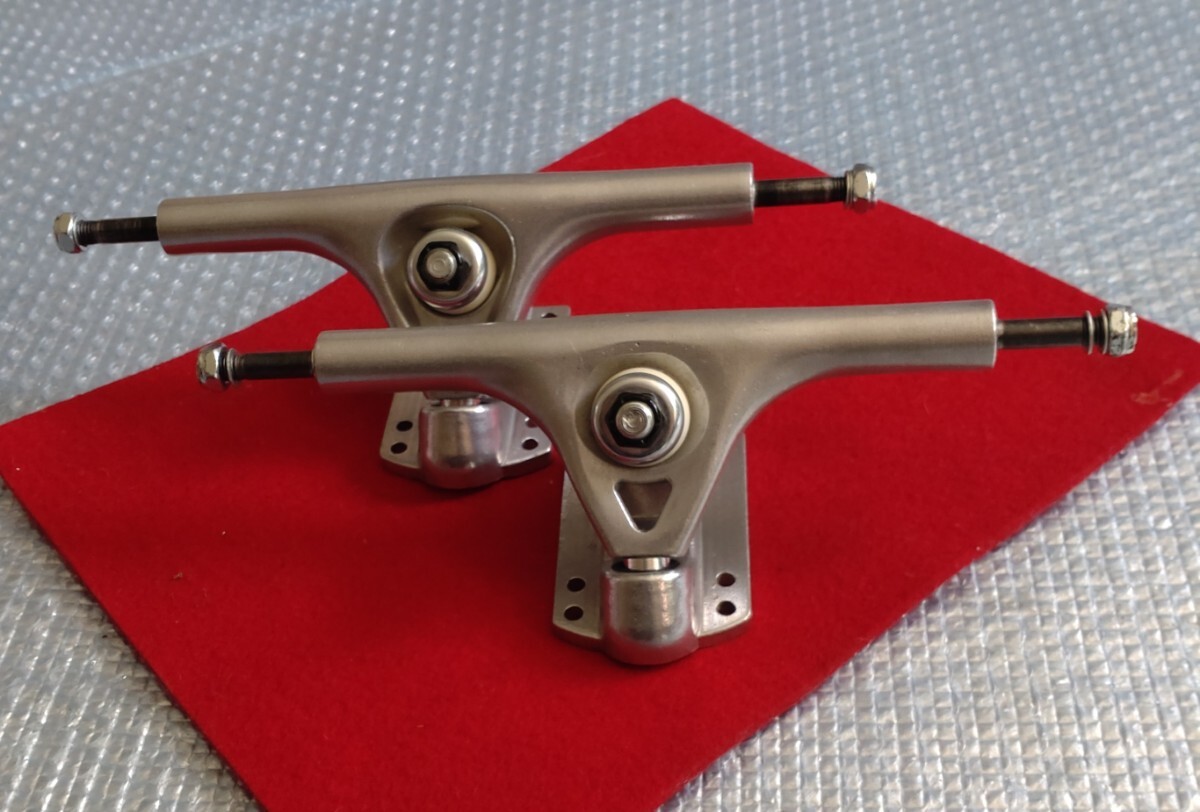 大放出！特別値下＜税送料1350円込み＞ワンランク上の カービング トラック 前後HGS=179mm(１８０)　NEW　ｘx