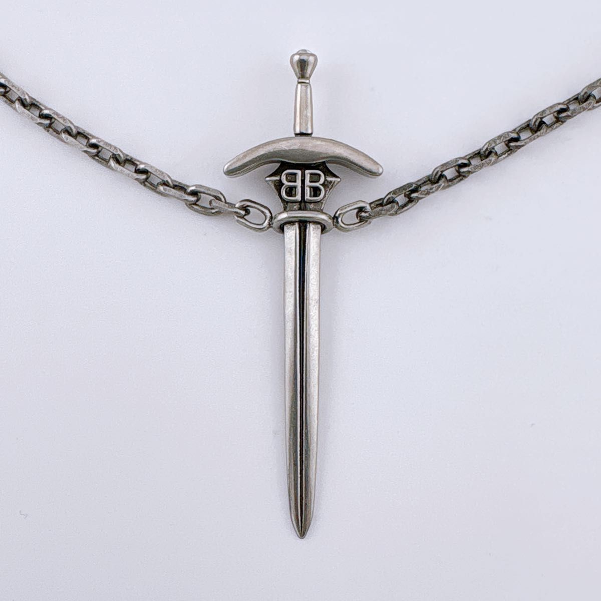 極美品】バレンシアガ GOTH SWORD ネックレス シルバーブラス 極美品】バレンシアガ GOTH SWORD ネックレス シルバーブラス