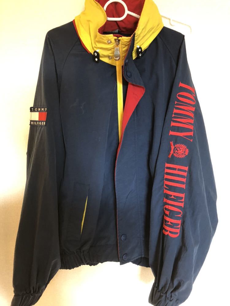 TOMMY HILFIGER ナイロンジャケット 袖ロゴ t-pablow着用-