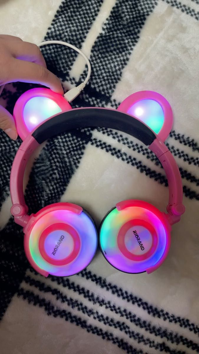 光るクマ耳ヘッドホン