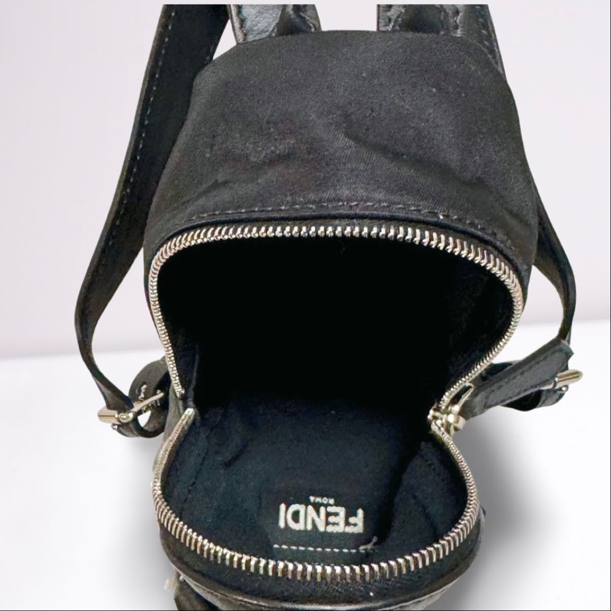 未使用 タグ付き FENDI フェンディ バグズバッグ ミニ リュック 未使用 タグ付き FENDI フェンディ バグズバッグ ミニ リュック