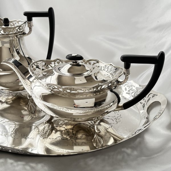 [Watson & Gillott].... tea service 5 point [ silver plate ] tray contains 