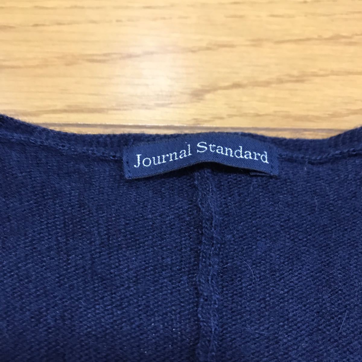 送料無料■Journal standard ジャーナルスタンダード ネイビー Vネック 長袖 プルオーバーニット シルク アンゴラ ブレンド_画像2