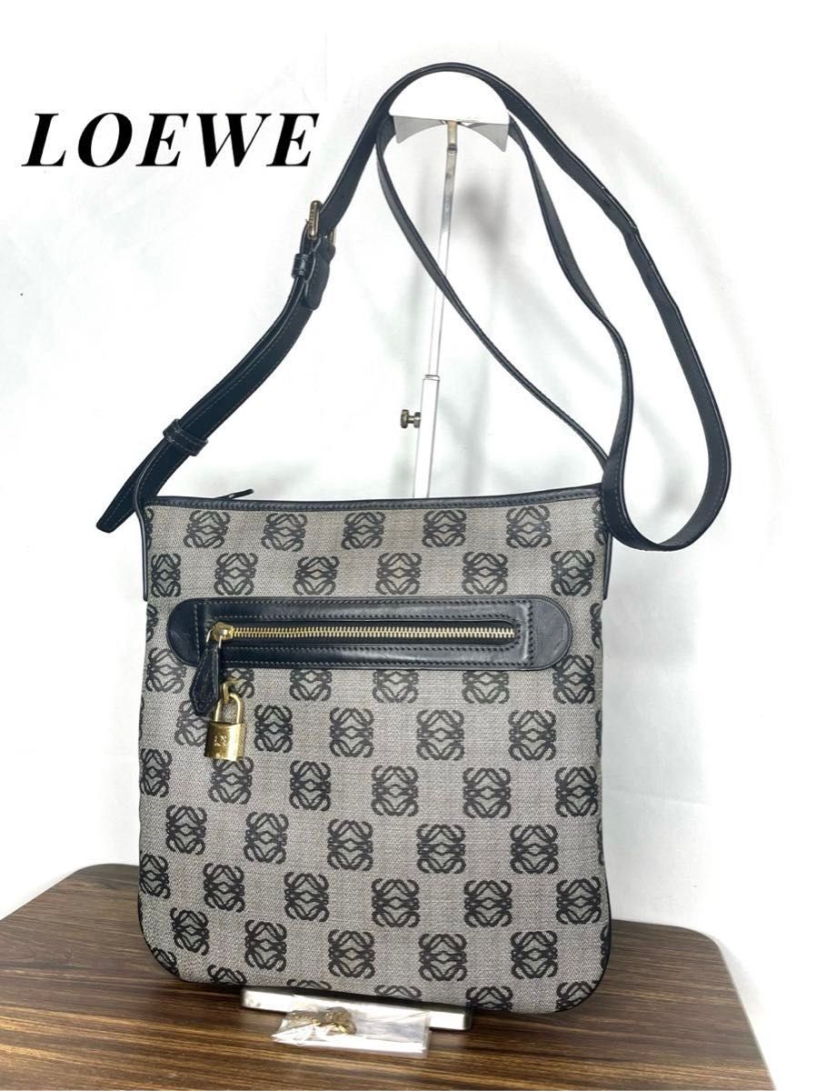 美品 LOEWE ロエベ リピートアナグラム ショルダーバッグ 黒 美品 LOEWE ロエベ リピートアナグラム ショルダーバッグ 黒