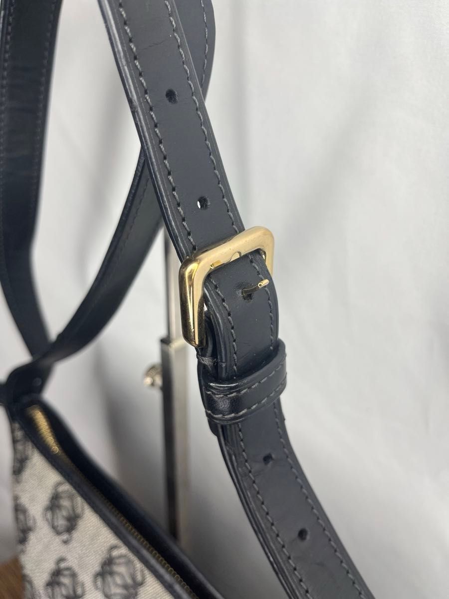美品 LOEWE ロエベ リピートアナグラム ショルダーバッグ 黒 美品 LOEWE ロエベ リピートアナグラム ショルダーバッグ 黒