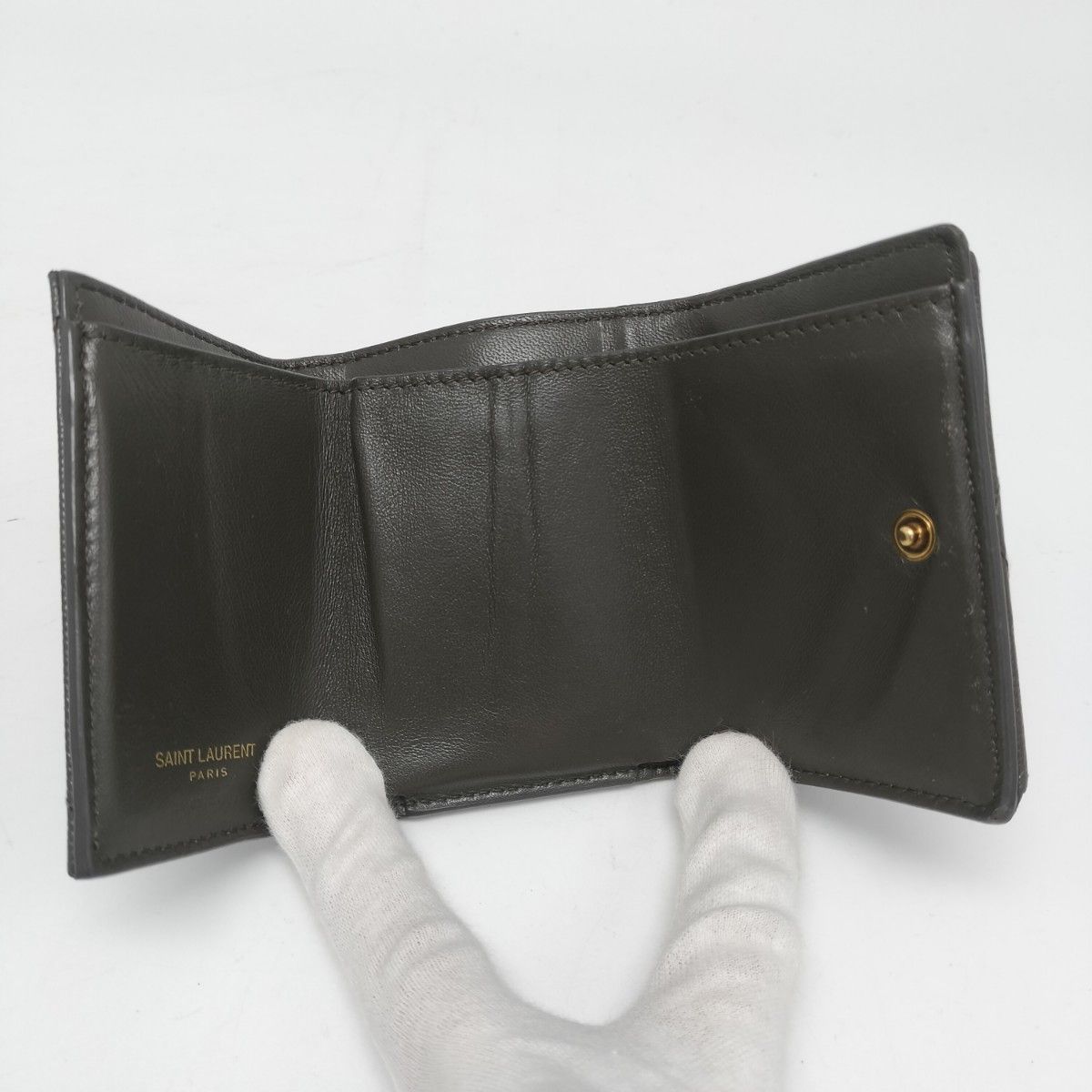 美品 イヴ・サンローラン 三つ折り財布|Yahoo!フリマ(旧PayPay 美品 イヴ・サンローラン 三つ折り財布|Yahoo!フリマ(旧PayPay