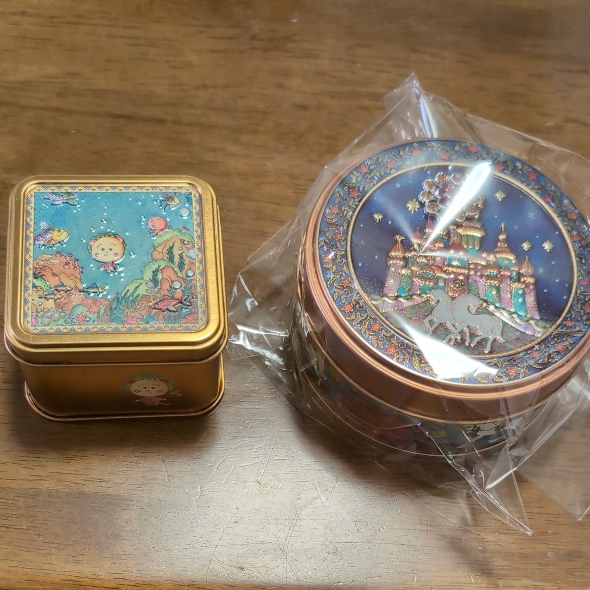 青山デカーボ コジコジ缶 と クリスマス限定お城缶 セット 青山デカーボ コジコジ缶 と クリスマス限定お城缶 セット