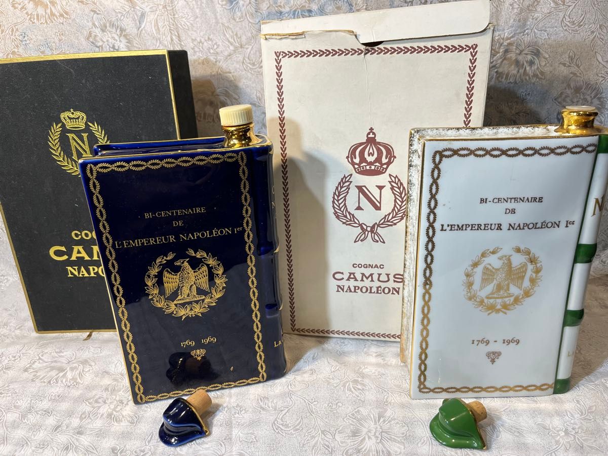 古酒 高級コニャック CAMUS ナポレオン 陶器 ブック 未開栓 計2 古酒 高級コニャック CAMUS ナポレオン 陶器 ブック 未開栓 計2