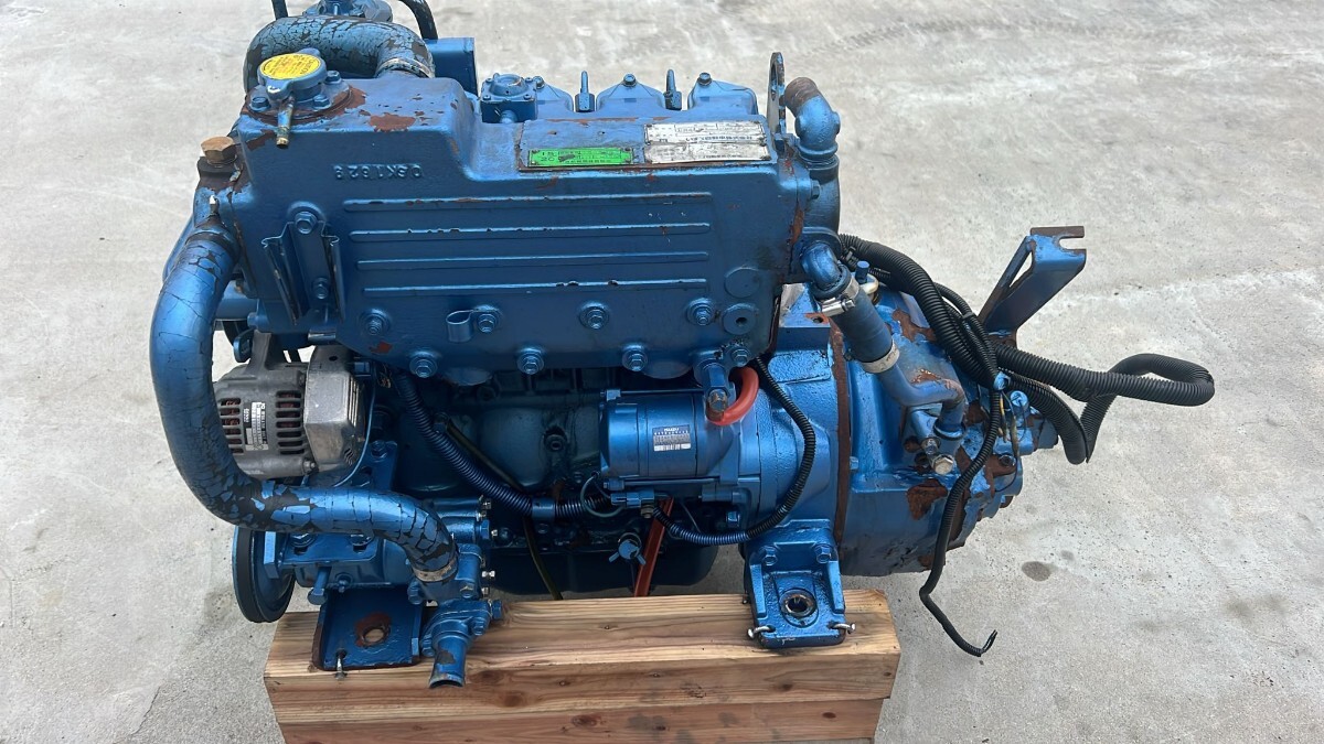 ISUZU ボートエンジン UM4LC1 ジャンクマリンギア MGN10-11 新潟 ISUZU ボートエンジン UM4LC1 ジャンクマリンギア MGN10-11 新潟