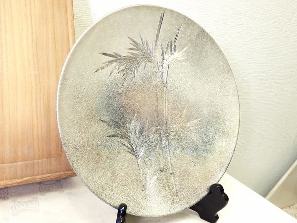 7109 売切り☆ 和光 純銀製 静秀刻 銀地 片切彫竹図 銀皿 24.2 7109 売切り☆ 和光 純銀製 静秀刻 銀地 片切彫竹図 銀皿 24.2