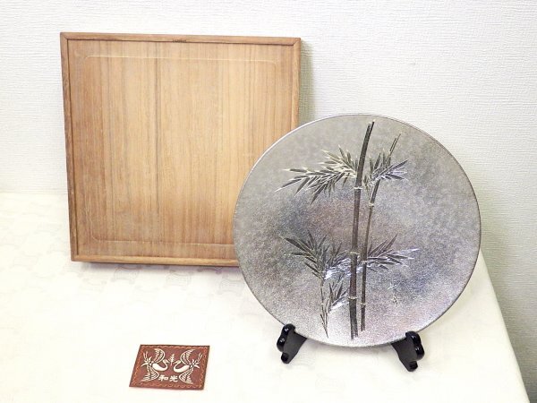 7109 売切り☆ 和光 純銀製 静秀刻 銀地 片切彫竹図 銀皿 24.2 7109 売切り☆ 和光 純銀製 静秀刻 銀地 片切彫竹図 銀皿 24.2
