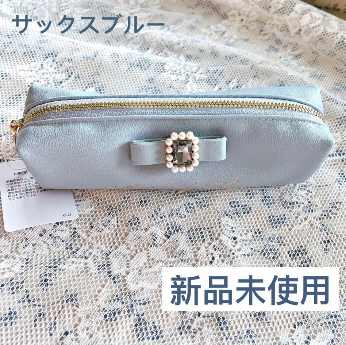 Maison de FLEUR パールビジュー合皮リボンロングポーチ ブルー Maison de FLEUR パールビジュー合皮リボンロングポーチ ブルー