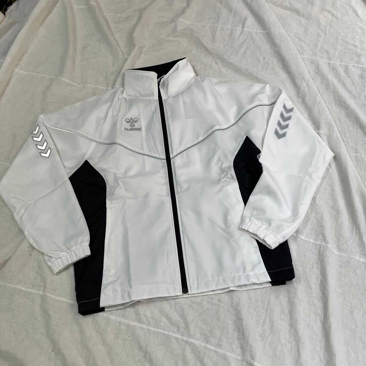 新品未使用品 hummel ヒュンメル Lサイズ 『ウィンドブレーカー 新品未使用品 hummel ヒュンメル Lサイズ 『ウィンドブレーカー