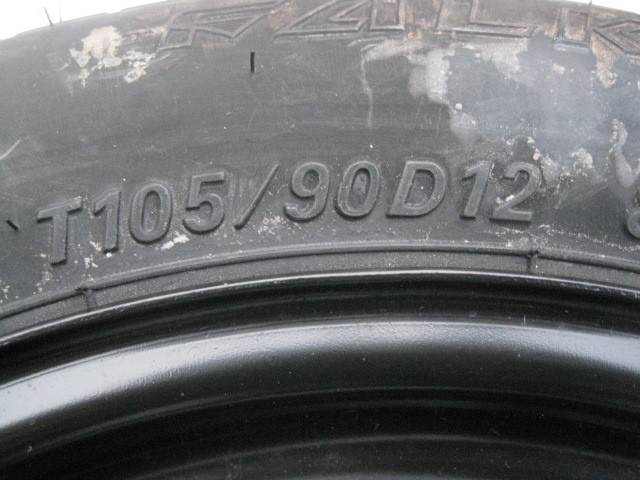 b2569 ワゴンR MC22S テンパータイヤ T105/90D12 スペアタイヤ 応急タイヤ MC12S AZワゴン MJ22S MJ12S_画像3