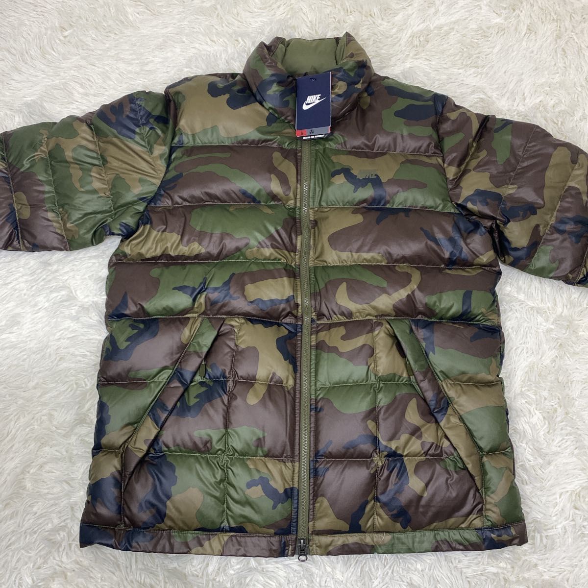 新品 未使用 NIKE ナイキ ダウンジャケット カモフラ 迷彩 タグ 新品 未使用 NIKE ナイキ ダウンジャケット カモフラ 迷彩 タグ