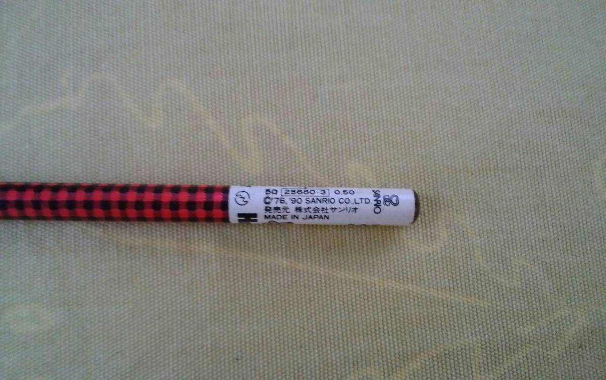  昭和レトロ 1990年 当時物 サンリオ ハローキティ 鉛筆 赤黒 ギンガムチェック柄 未使用_画像3