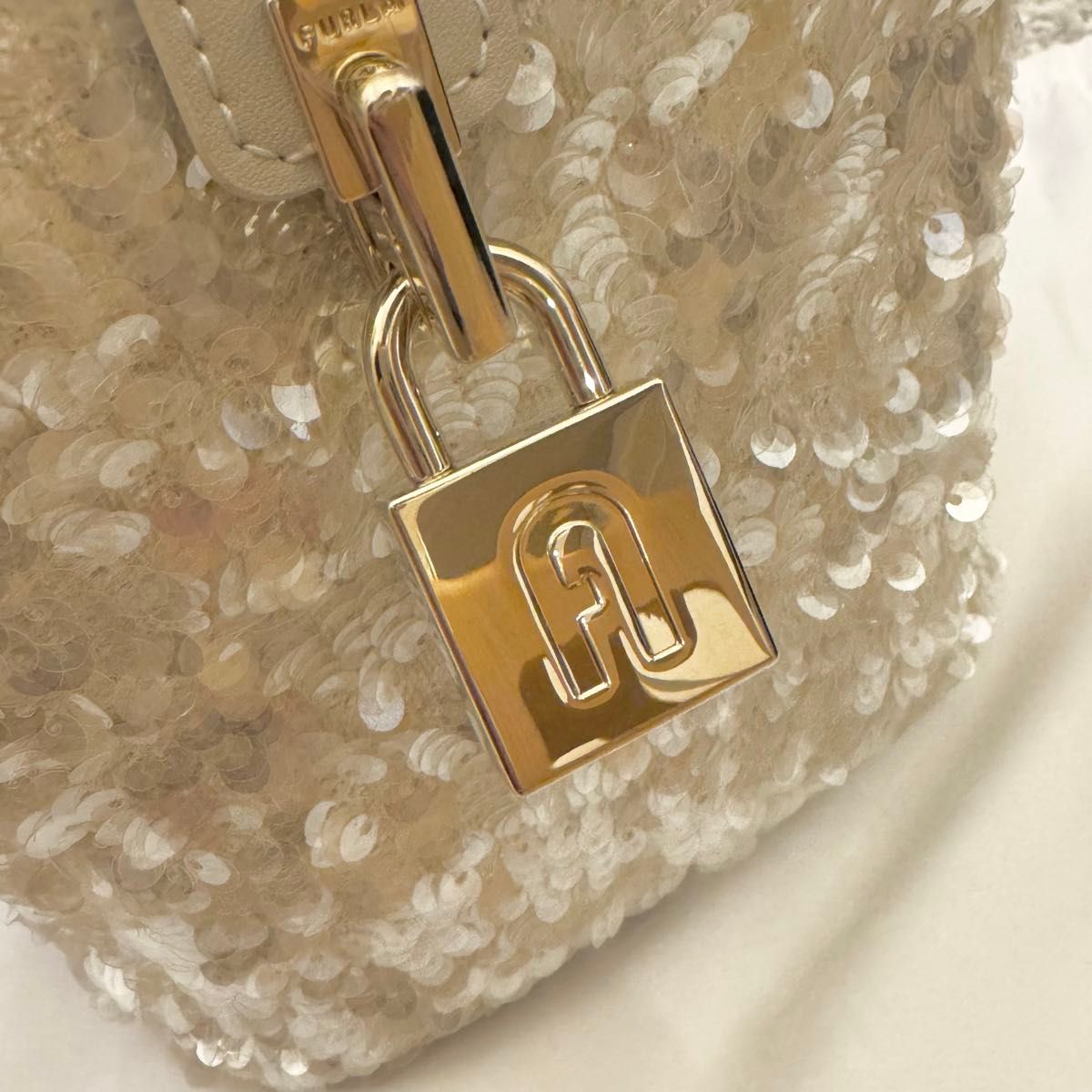 FURLA フルラ スパンコール バケット バッグ ホワイト キラキラ FURLA フルラ スパンコール バケット バッグ ホワイト キラキラ