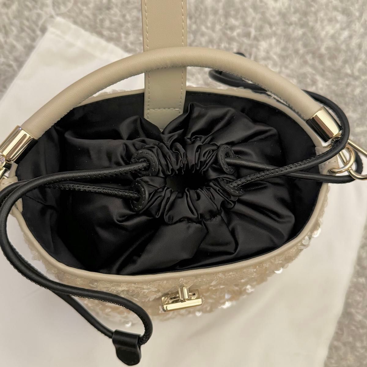 FURLA フルラ スパンコール バケット バッグ ホワイト キラキラ FURLA フルラ スパンコール バケット バッグ ホワイト キラキラ