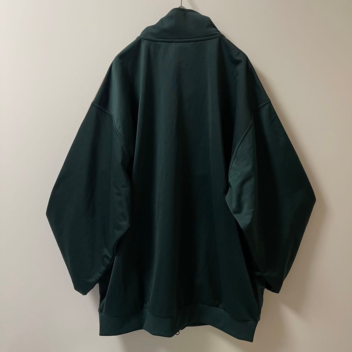 新品同様 L】アディダス刺繍トラックジャケット古着ジャージ 新品同様 L】アディダス刺繍トラックジャケット古着ジャージ
