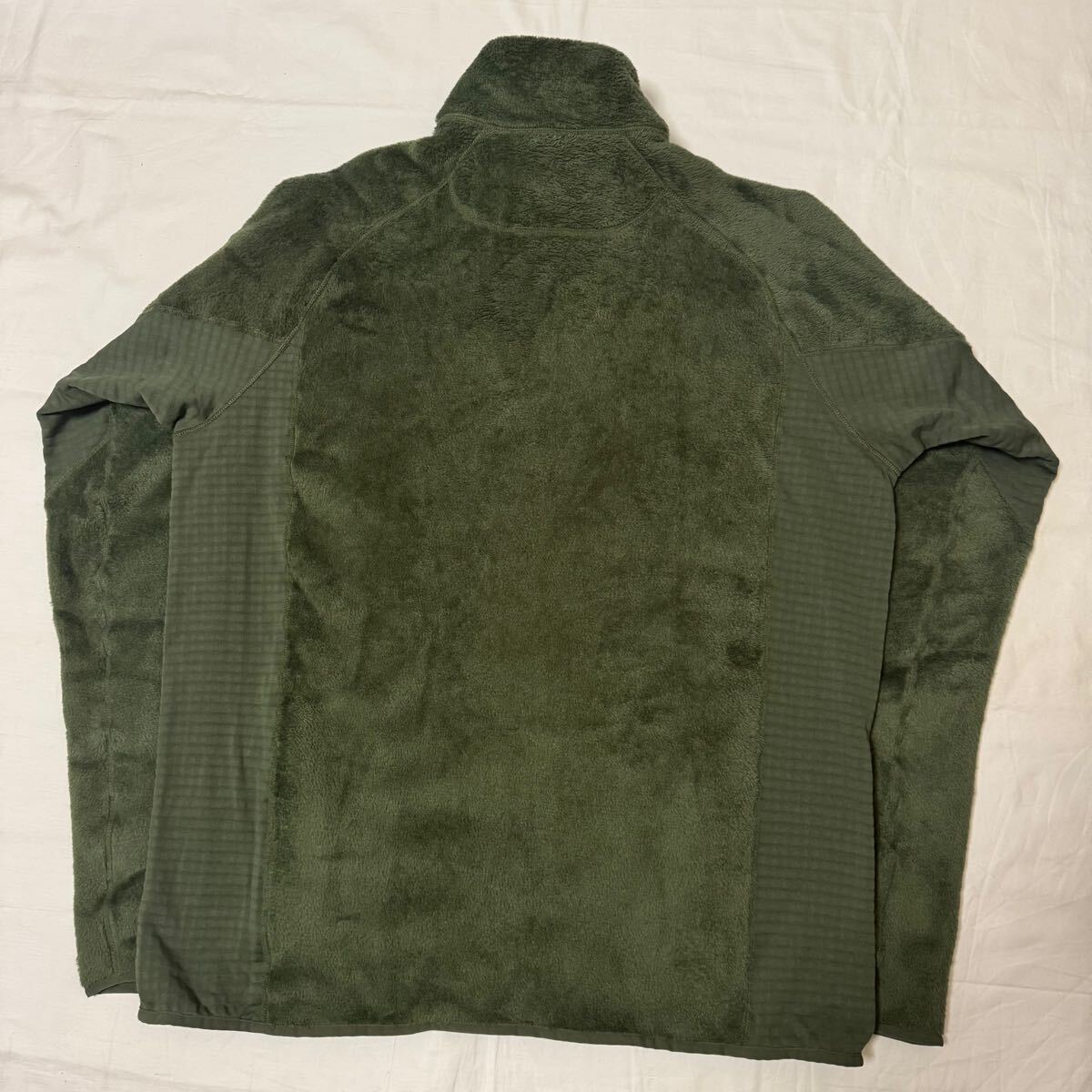 希少 XL・新品タグ付き【2019・廃盤】patagonia メンズ・R2 希少 XL・新品タグ付き【2019・廃盤】patagonia メンズ・R2